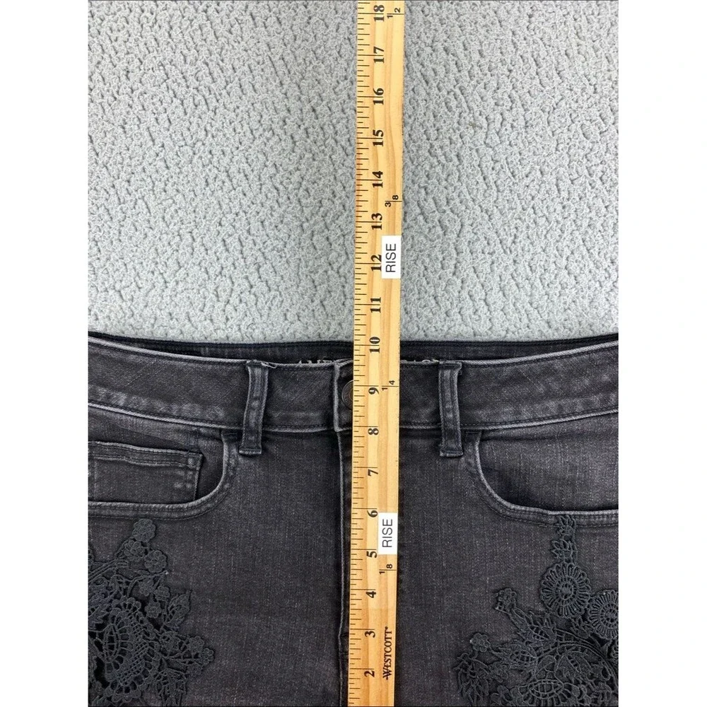 American Eagle Hi-Rise Shortie Black Lace Applique Denim Shorts Stretch   Size 8